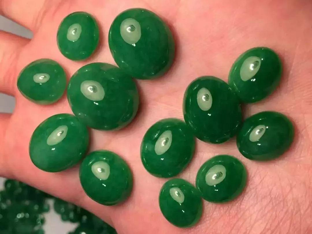 蜘蛛▲满绿料子裂成蜘蛛网,霸王裂竟然之中抠出98颗戒面,绝境出高绿啊!