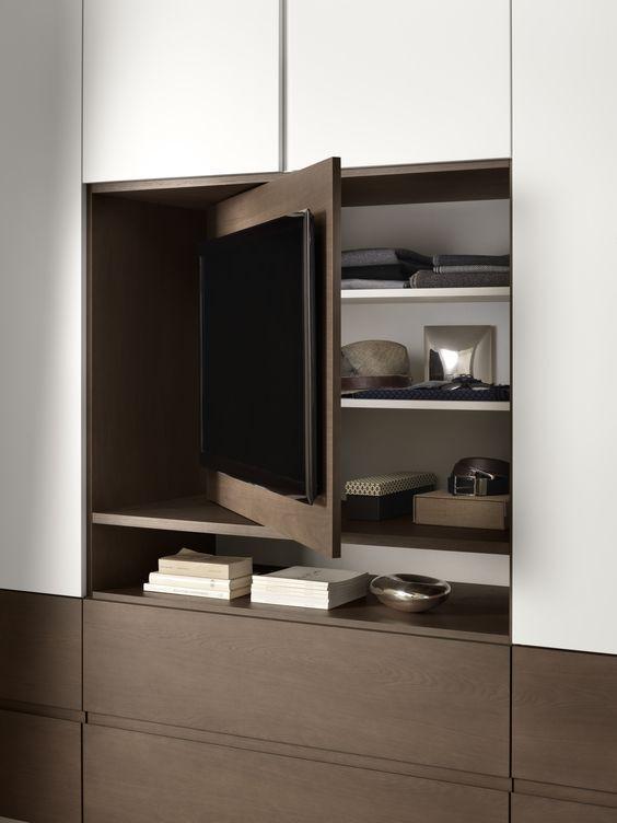 |如今电视流行这样装,一根滑轨杆吊在墙顶任意移动,不占1㎡空间