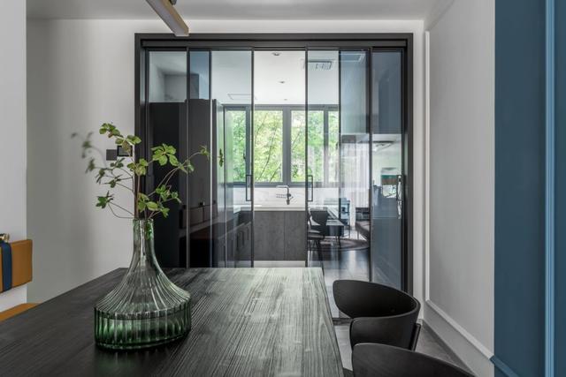 |走进苏州女主新家,客厅刷大白,电视墙做卡座,干净又实用!