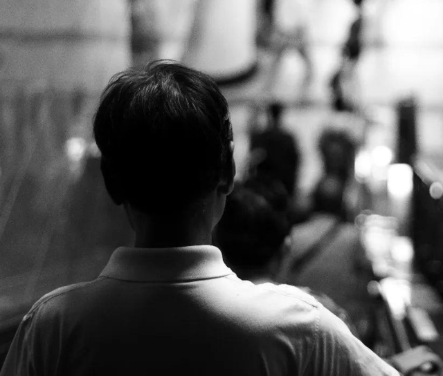 一言蔽之 就地过年为何意见大？再累也返乡是很多人的心声