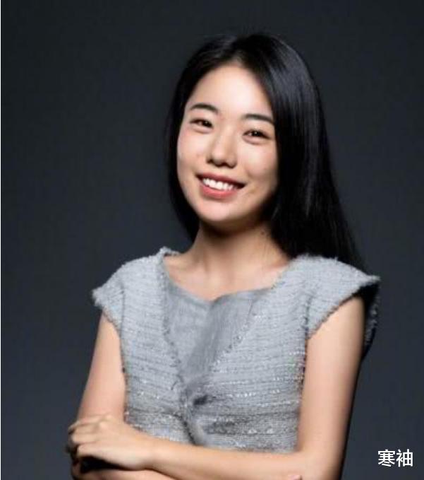 【清华大学】她7岁写散文引轰动，上学住单间遭孤立，凭实力被清华降60分录取