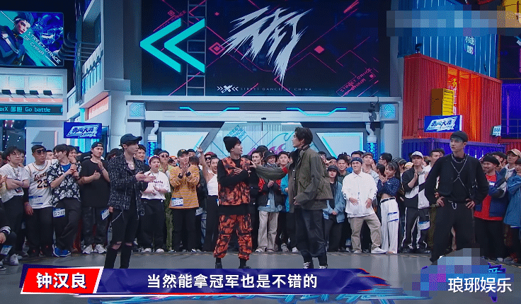 钟汉良|《街舞3》导师身高引热议，钟汉良站中间，4人差距是认真的吗？