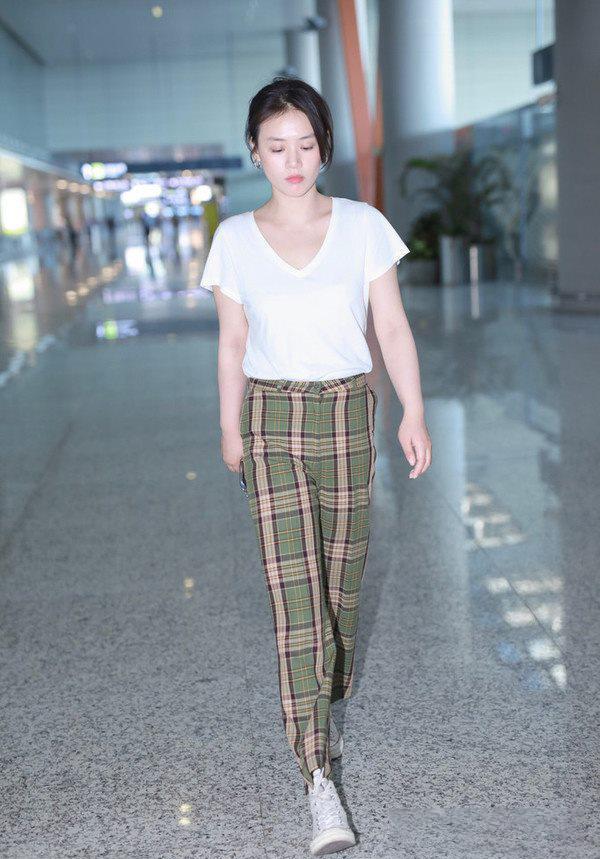 「穿衣搭配」32岁马思纯少女感不减！大胆挑战“漫画刘海”，效果不比lisa差