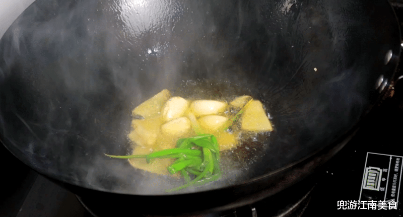 鮰鱼|淮扬菜大厨分享鮰鱼超美味做法，鱼肉细嫩软糯，萝卜入口即化