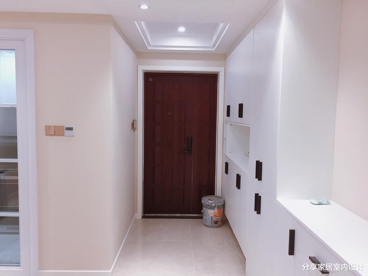 电视背景墙:第一次见她家新房,漂亮极了,进屋就被鞋柜迷住,特别满意!晒晒