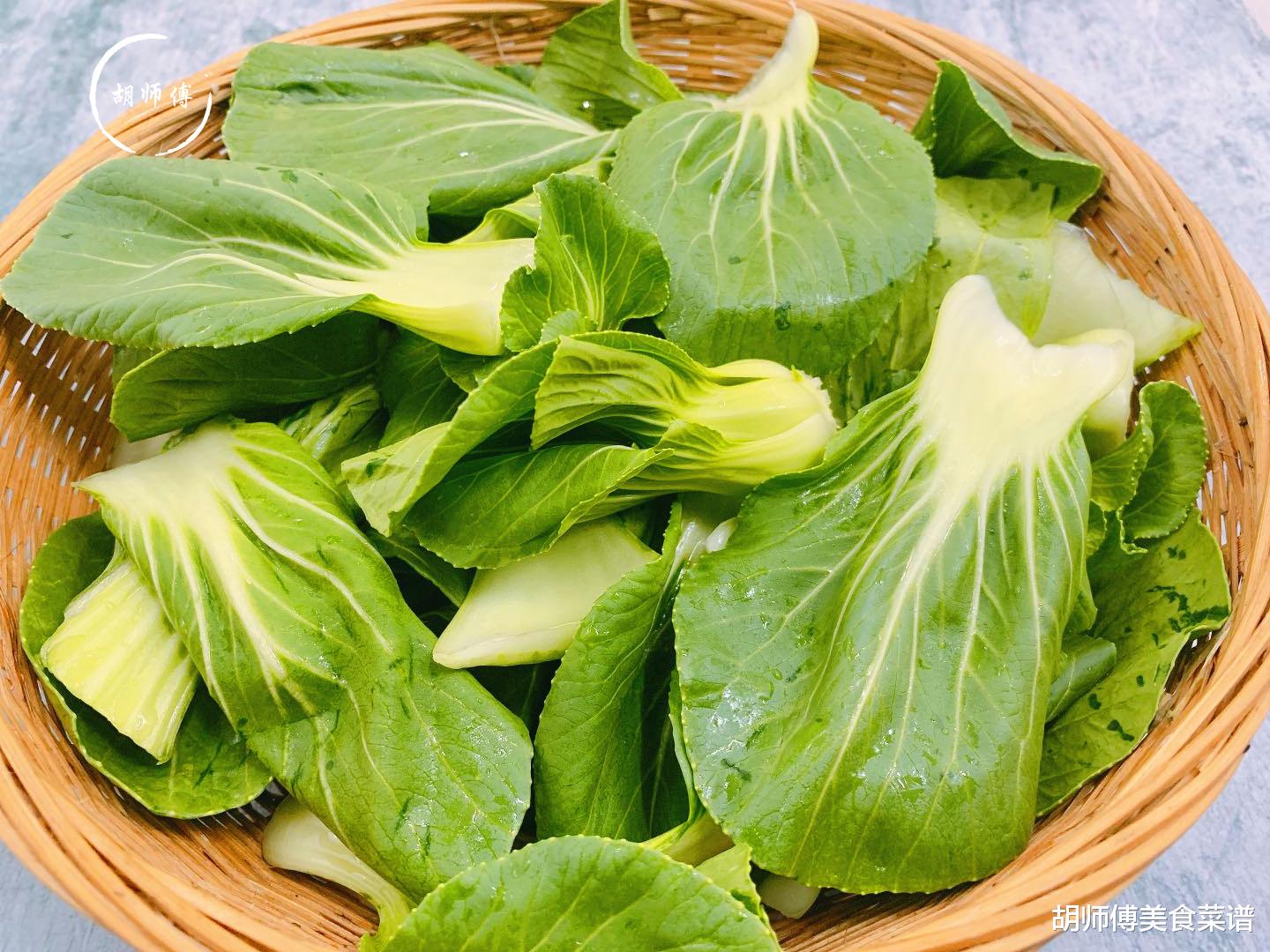 「上海市」炒青菜时,最忌直接下锅炒!牢记这3个诀窍,保证青菜翠绿不发黑