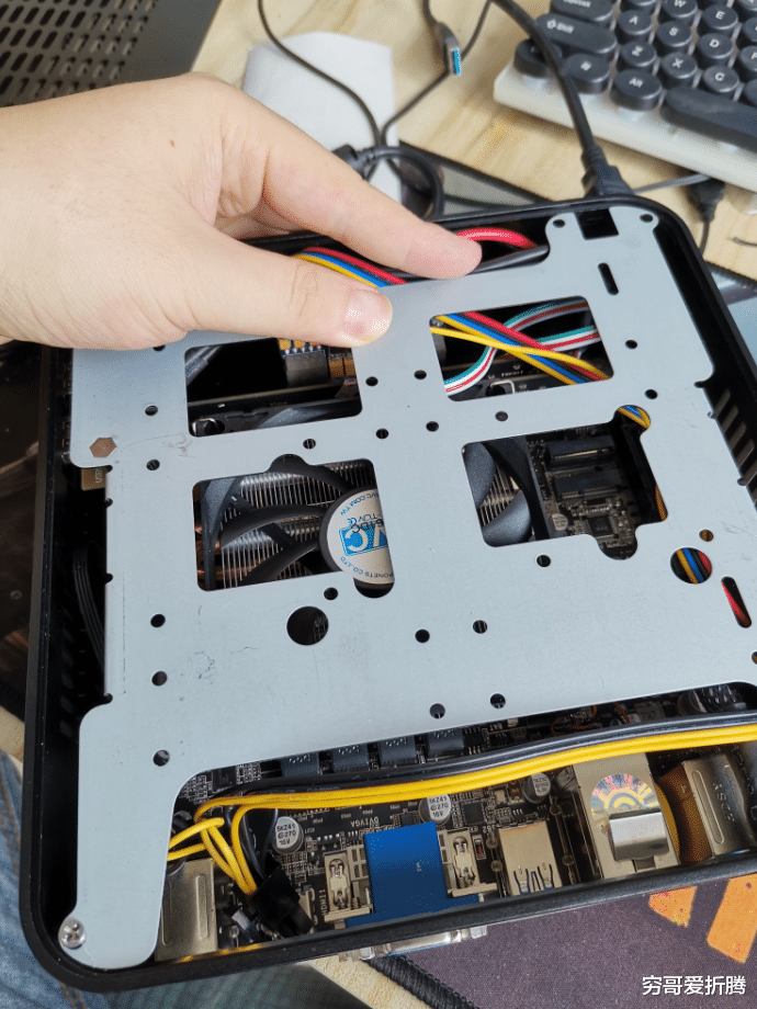 『机箱』小伙自己装一台客厅迷你小电脑，万幸避开数个大坑