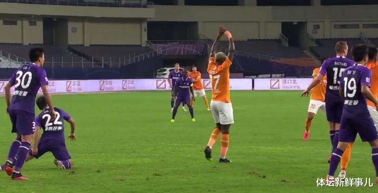 李铁|争议！武汉卓尔2-1天津泰达，徐江曝内情，李铁引热议，谁注意王宝山举动