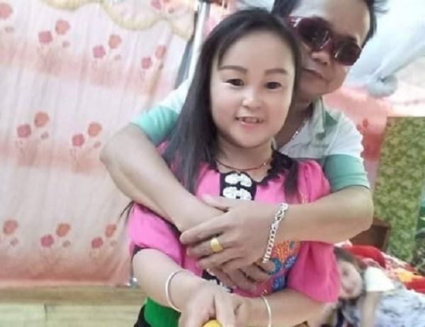 睹图|身高1米3男子娶1米15女子，如今两人因胳膊短不方便抱孩子苦恼