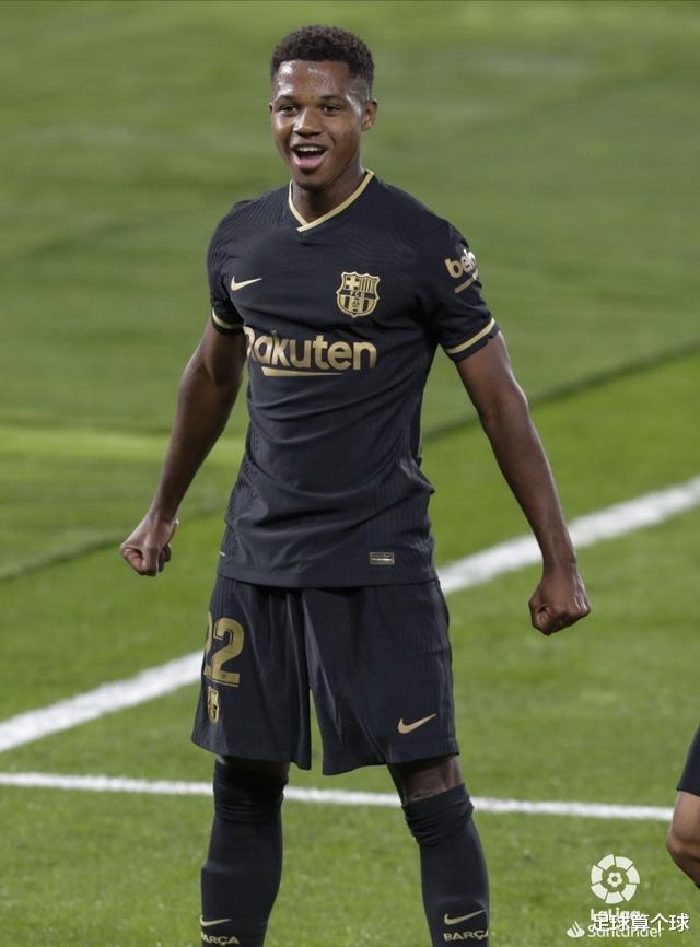 阿森纳|3-0！梅西雨中舞蹈！17岁少年疯狂庆祝！格列兹曼笑得尴尬