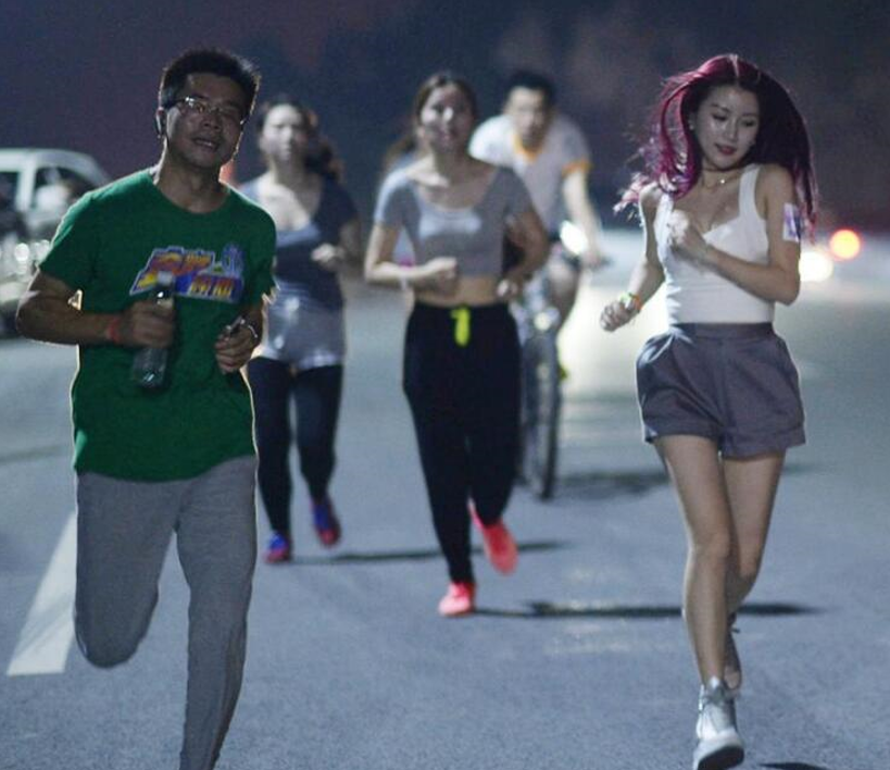 小米叫嚣国际大牌跑鞋，强力推出黑科技新品，10°C空调鞋火了