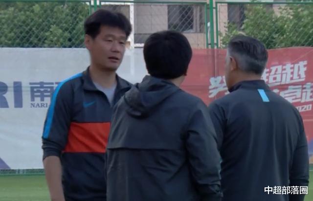 「山东鲁能」李霄鹏再现神奇用人:24岁前国脚后卫改踢前锋导演鲁能大胜!