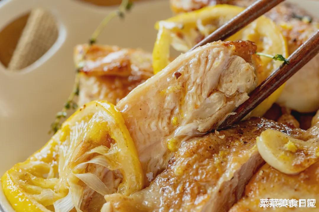 『柠檬』这肉好吃还能瘦!5分钟搞定,减肥党都爱这一口