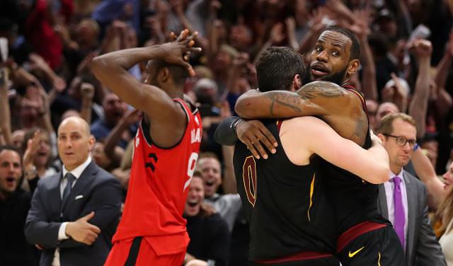 「勒布朗·詹姆斯」詹姆斯拿三连冠的机会来了，效仿格林，向德罗赞阐明其中利害