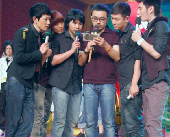 向往的生活■当年天天向上的小五,拿着银行卡跪着离开了舞台,现在怎样了?