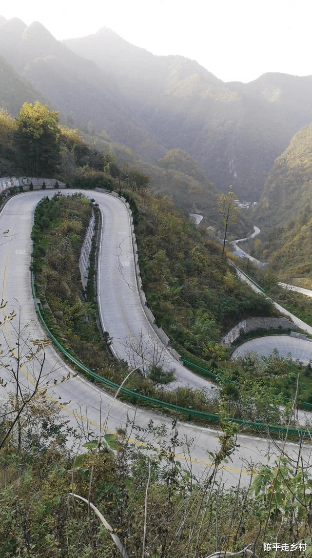 自驾|秦岭大山里的醉美自驾公路，路边全是美景，只是在深山没人知道！