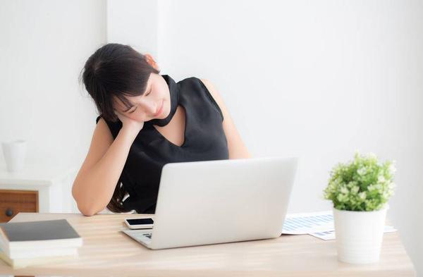 肠胃@体内湿气越来越重，或与4个坏习惯有关，若你有，现在改还来得及