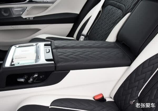 『宝马7系』30岁男人的梦想车，连跌18万，比S级还火，随便开到哪都有面子