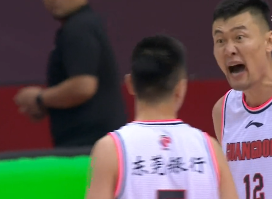 广东男篮|26分钟25分15板！小姚明大帽苏伟，在场广东就突不进去，杜锋被气疯了！