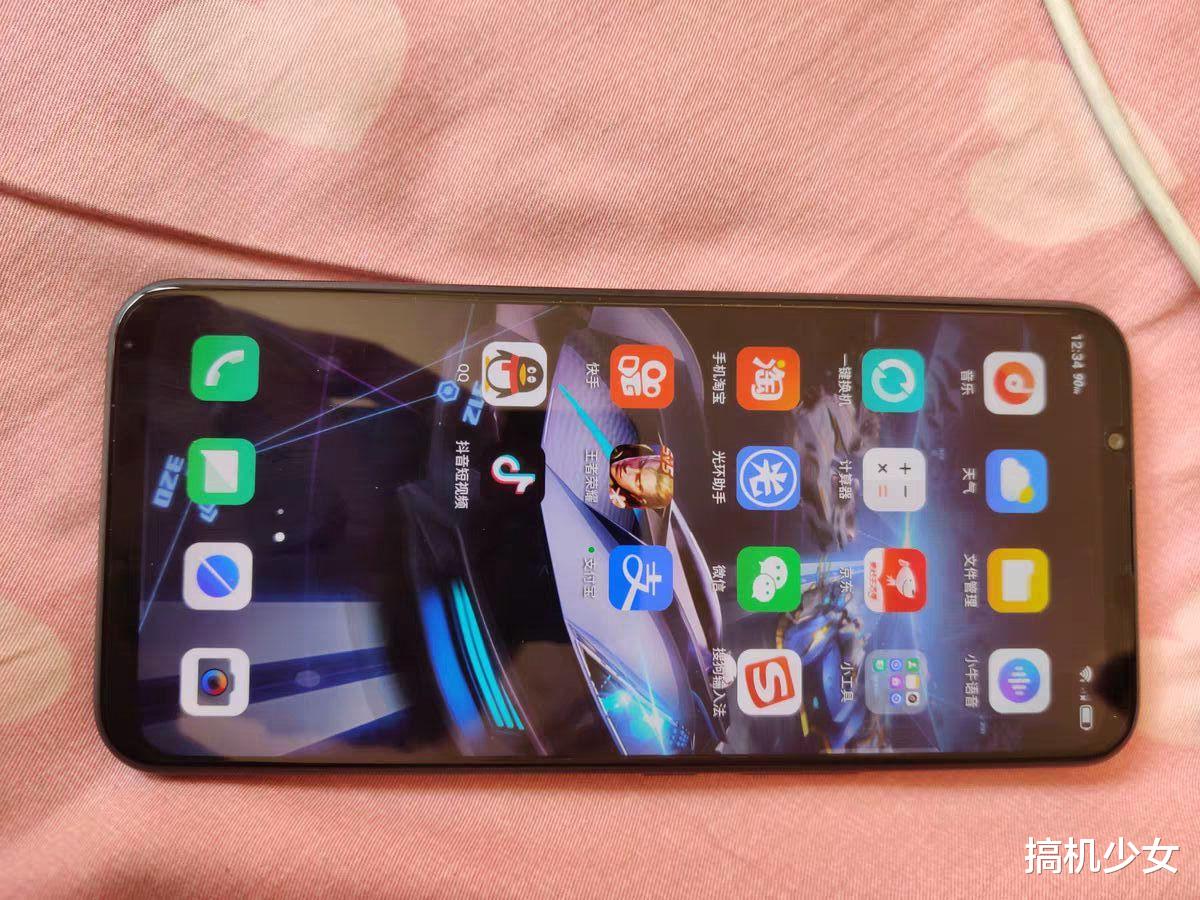 努比亚▲友商彻底爆发,144Hz高刷新率和5100mAh大电池,6+128GB仅2399元