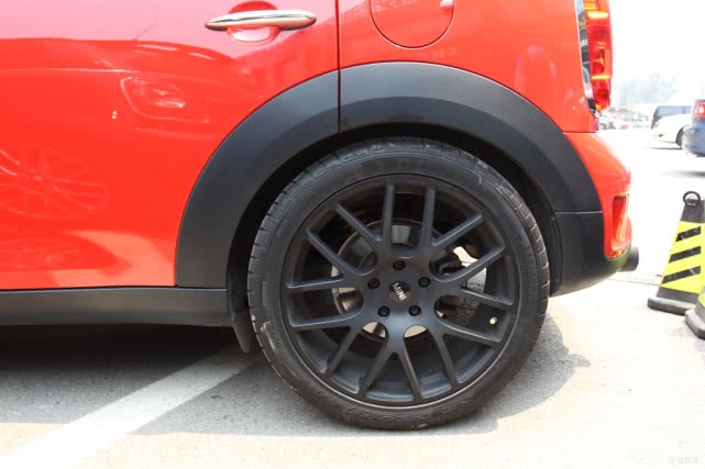 动力■1.6T+四驱，这台MINI曾经40万如今只需15万，这才叫“金刚芭比”