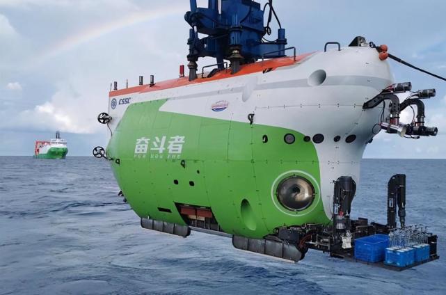 宇航员|地球最深处,海底一万米发现神秘生物,潜水器外不时传来奇怪声音