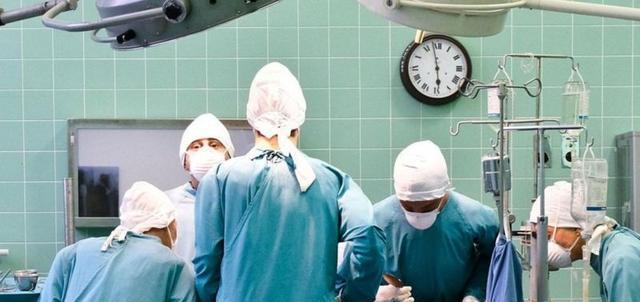 狒狒|当一只雄性狒狒加入团体，雌狒狒胸部立即发育：我已经准备好了！