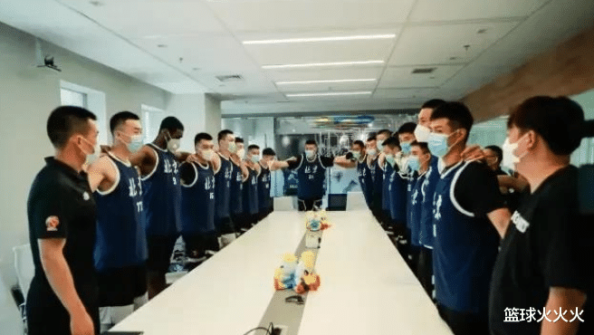 [首钢集团]看不懂！明明双外援已归队，首钢却只上单外援，球迷：过于自信？