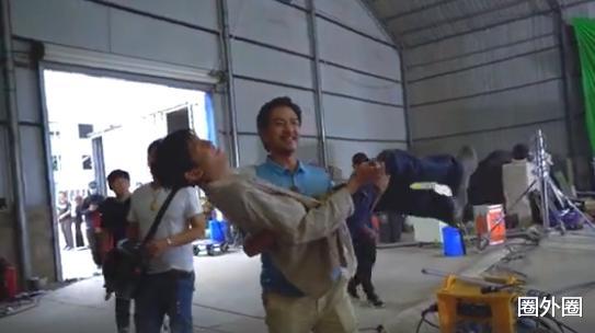 朱一龙|朱一龙面部凹陷，罗云熙瘦成“难民”，明星对自己“下手”太狠了