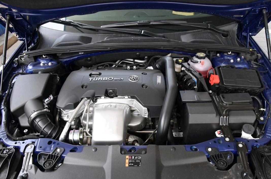 「别克君威」买凯美瑞好还是君威GS好，驾驶感受完全不同，你会怎么选？