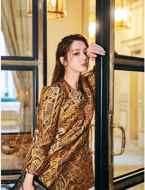 迪丽热巴：热巴九年一直住酒店，问她为什么不买房？得知原因：太真实