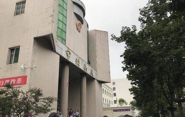 律师▲20年后打老师男子将出狱，其母曾在法院躺地大哭，老师1句话回应