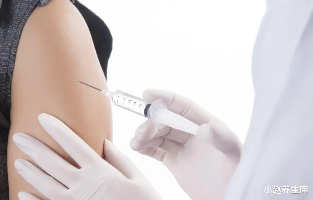 『肝脏』肝病“不痛不痒”，出现4种表现，趁早去查下肝功，小心发生癌变