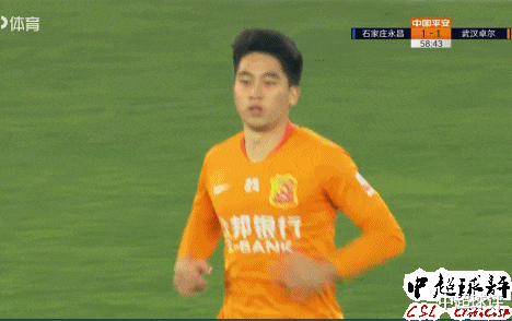 中超|中超韩国裁判昨天换人时再现奇葩1幕：功勋外援都彻底看懵！