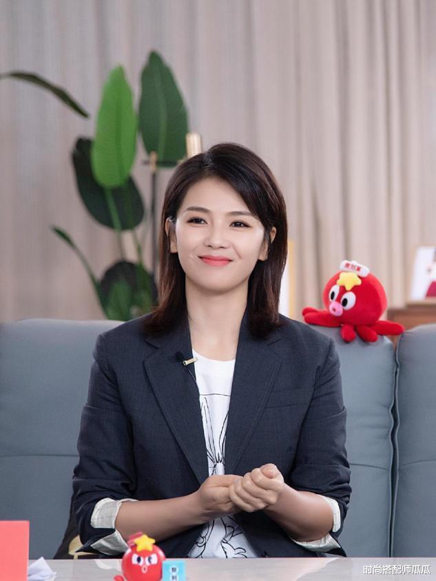 发型|?女人过了38岁尽量少烫大妈卷，试试这3种发型 ，时髦显气质