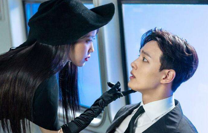 发型|有种“整容”叫金秀贤，有刘海温柔乖巧，掀起刘海粉丝直呼认不出！