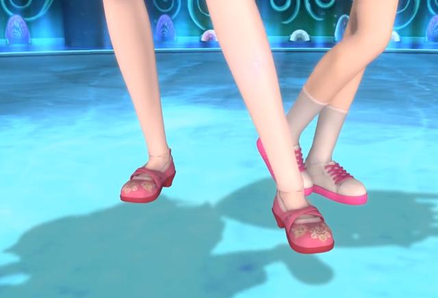 葉羅麗：羅麗公主的四雙佈鞋，藍色的最罕見，有兩雙你可能沒見過-圖2