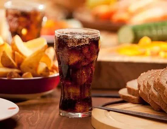 「辣条」如果给你市中心一套房，需要跟下面四种零食告别，图四谁能做到？