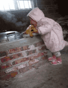 社会尘缘 姑娘，你怎么能亲那呢？看你男朋友都不乐意了？