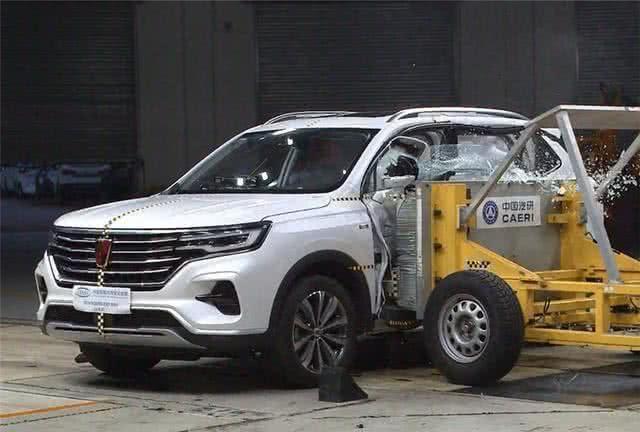 中保研又撞了2款国产车,差距不是一般大,车主:买它就是错
