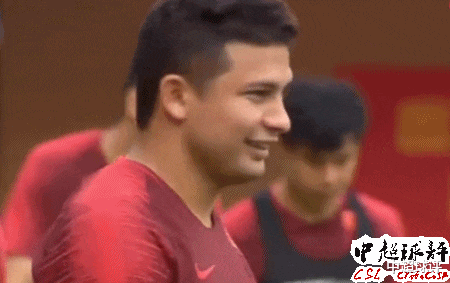 广州恒大▲记者爆料卡纳瓦罗新队长人选:30岁归化将取代老将郑智!