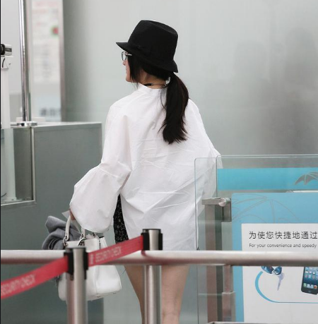 「杨钰莹」被赖昌星毁掉前途的女星,一个是当红歌手,一个之前获国家一级演员