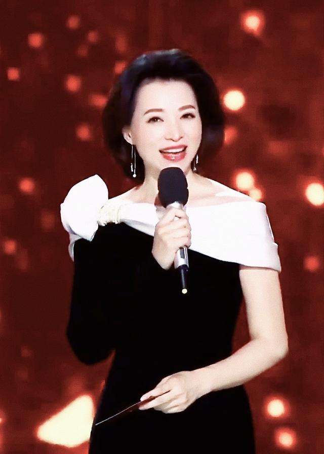 穿衣搭配|董卿久违现身!黄色短发配套装不像46岁,穿衣言谈都对自己太苛刻