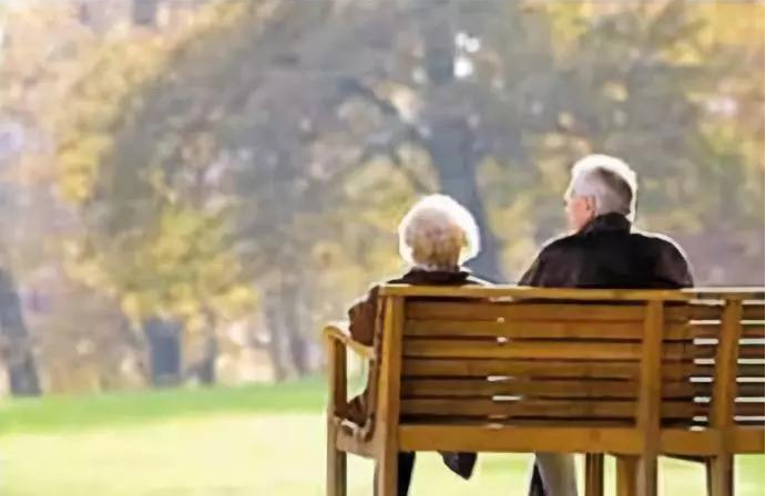 退休金|55岁攒了一百万,没有退休金,能否和爱人不工作支撑到终老?