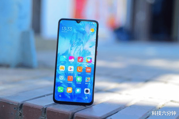 小米科技：小米最硬核手机！骁龙855plus+4800万三摄，上市六个月一分钱没降