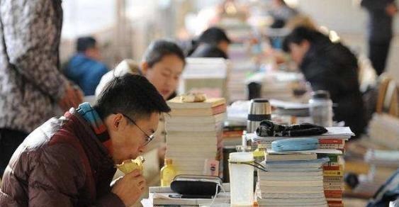 大学|为何说普通家庭学生读三本，是“灾难性”选择？专家：原因有3点