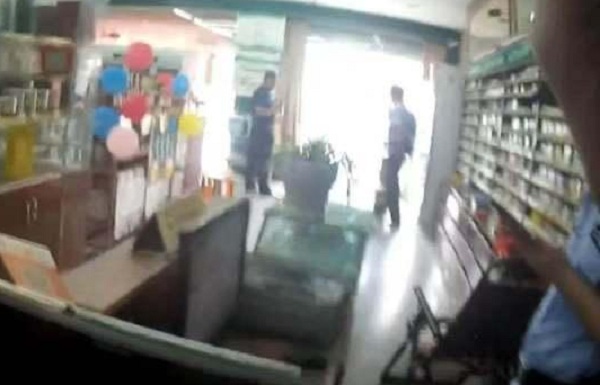 话晴空|浙江一药店现弃婴！19岁女孩厕所产子后逃跑，称不知孩子他爸是谁