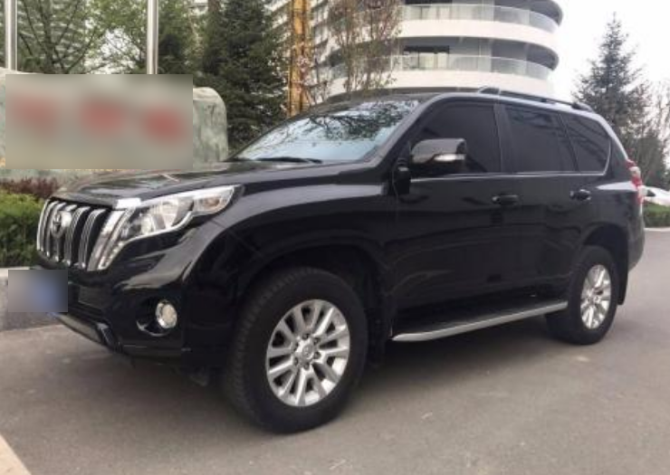 丰田普拉多|普拉多违停路边却没有被贴条，交警：不是不想，我是真不敢贴