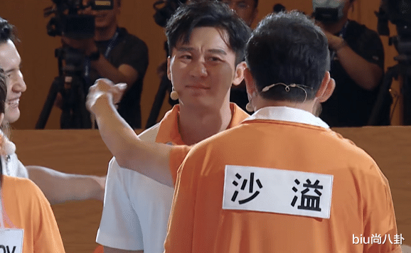 李晨|被李沁当众“揭伤疤”，李晨崩溃大哭，弹幕里满是人性的丑陋！