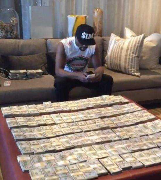 『梅威瑟』同时交往7个女友，公开举办“选妃”大赛！拳王梅威瑟的枯燥生活